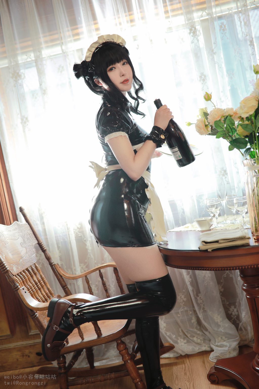 Watch sexy Coser@小容仔咕咕咕w Vol.014: 南半球女仆 photos