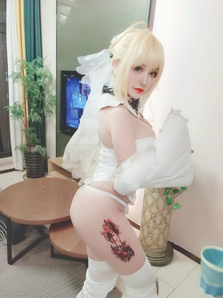 Coser@夏鸽鸽不想起床 Vol.007: 尼禄花嫁自拍