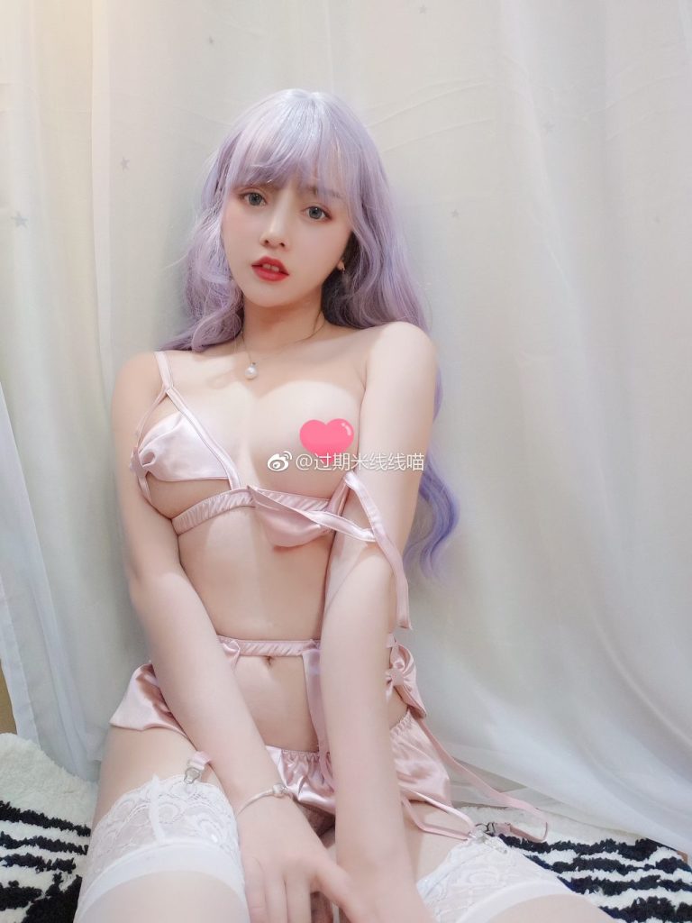 Coser@过期米线线喵: 粉色内衣