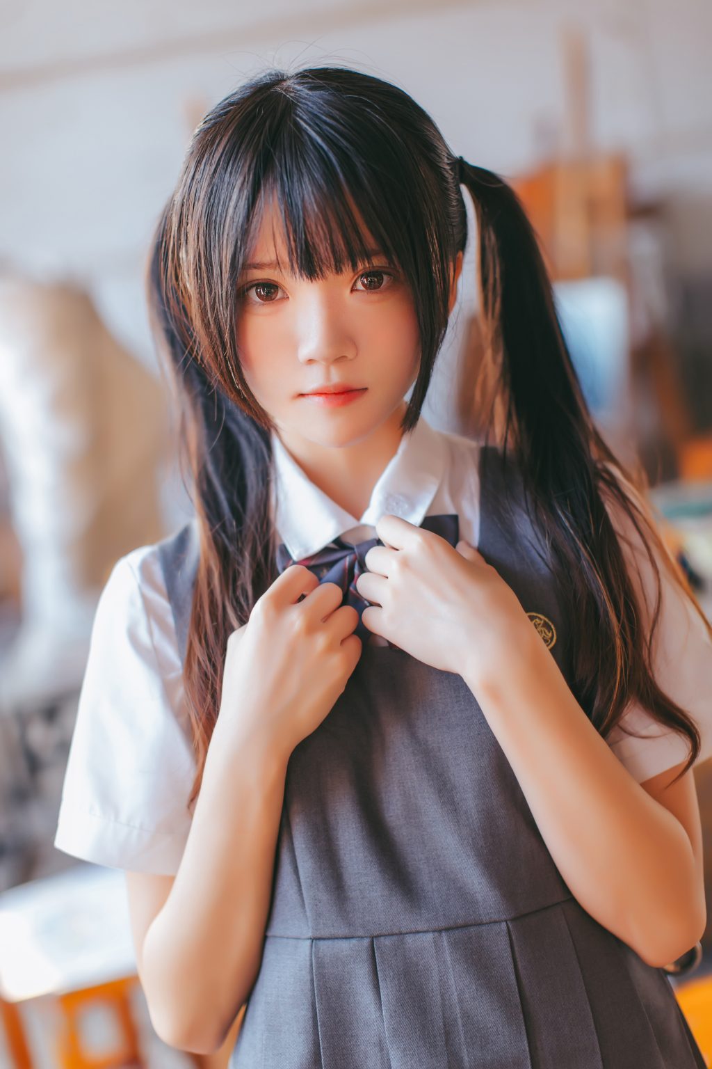 Watch sexy Coser@桜桃喵 Vol.028: 画室少女 photos