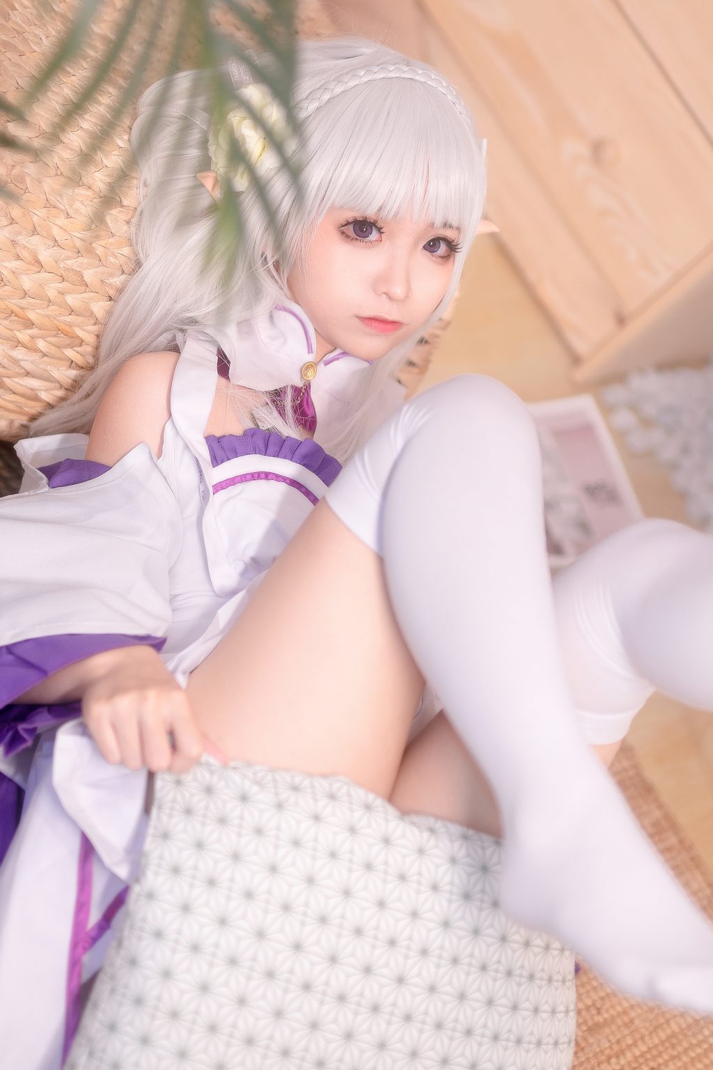 Watch sexy Coser@蠢沫沫 (chunmomo) Vol.004: 艾米利亚 photos