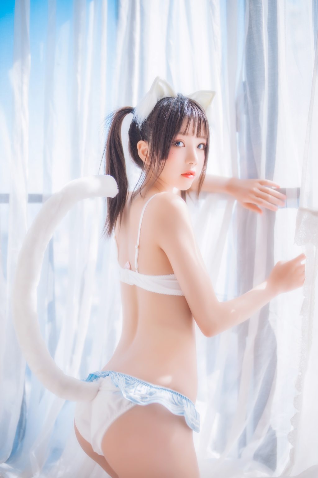 Watch sexy Coser@桜桃喵 Vol.069: 一只恋爱 photos