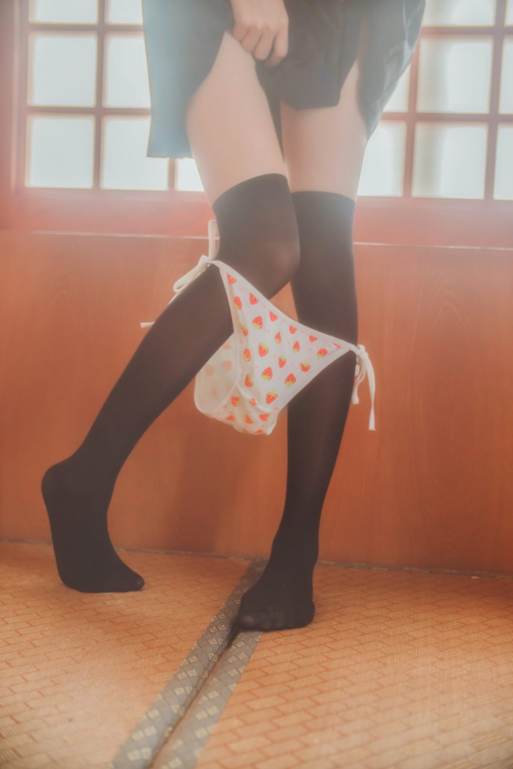 Watch sexy Coser@桜桃喵 Vol.076: 小背心换水手服 photos