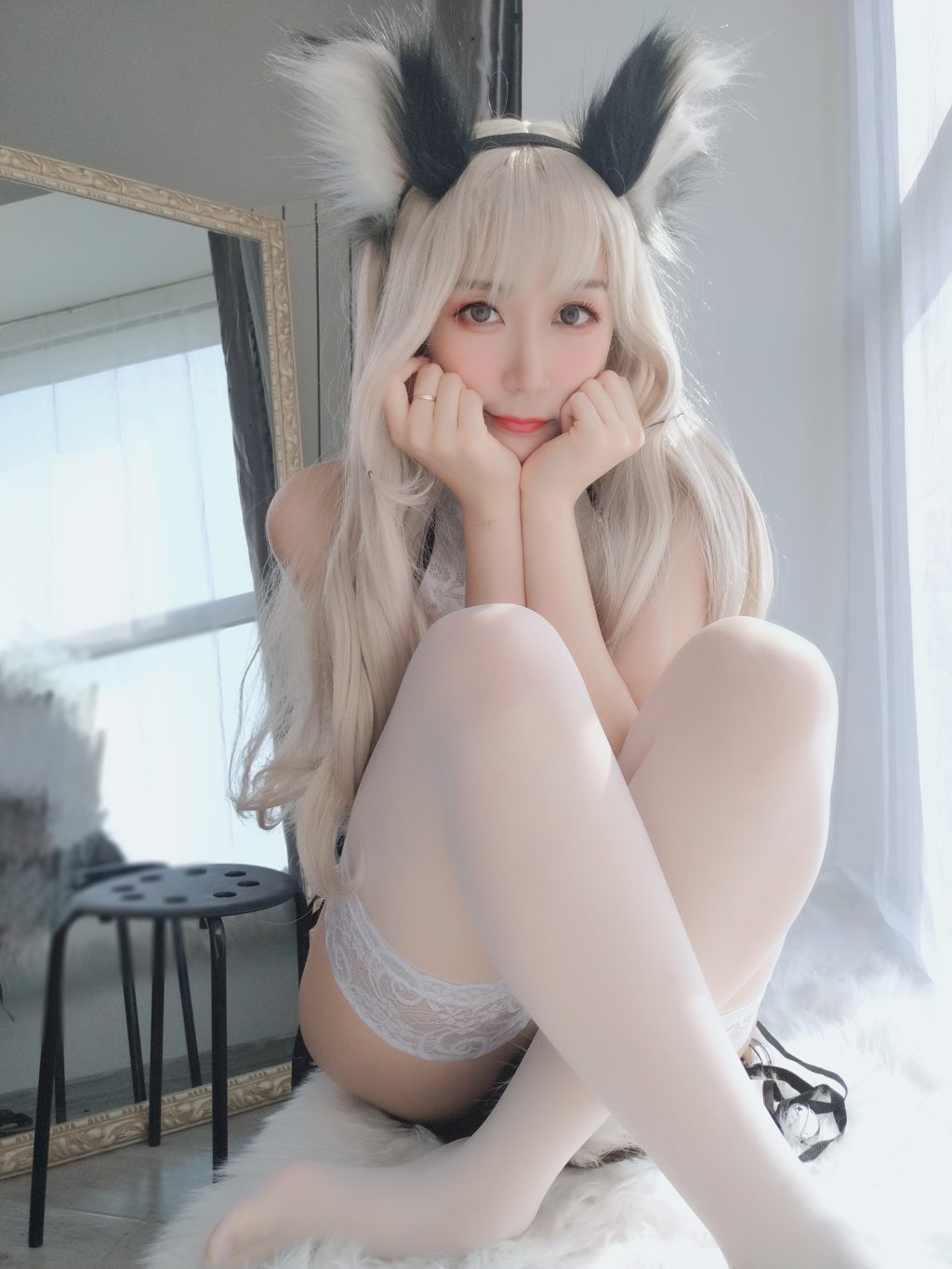 Watch sexy Coser@白银81: 小白狼 photos