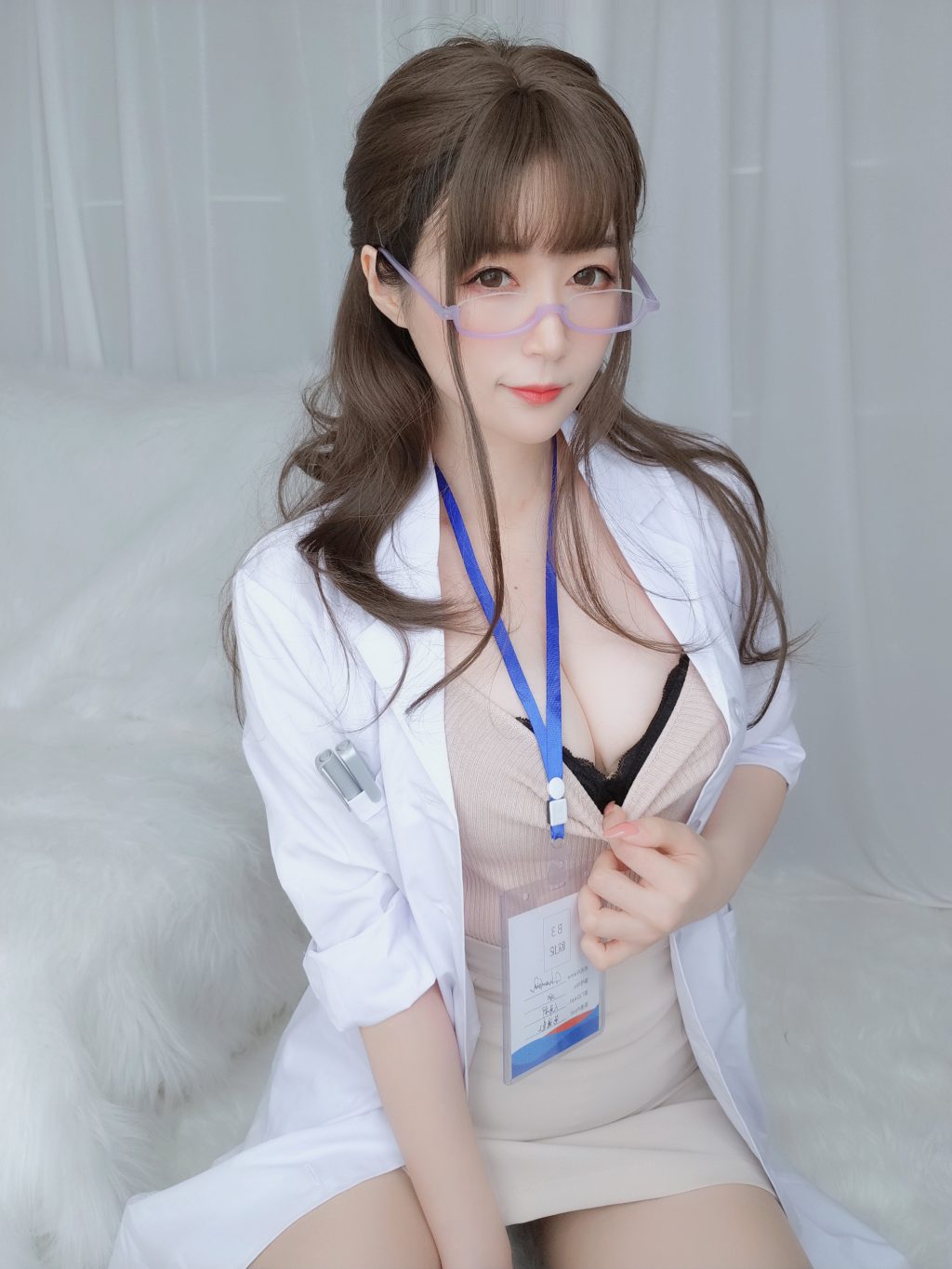 Watch sexy Coser@白银81: 私人医生 photos