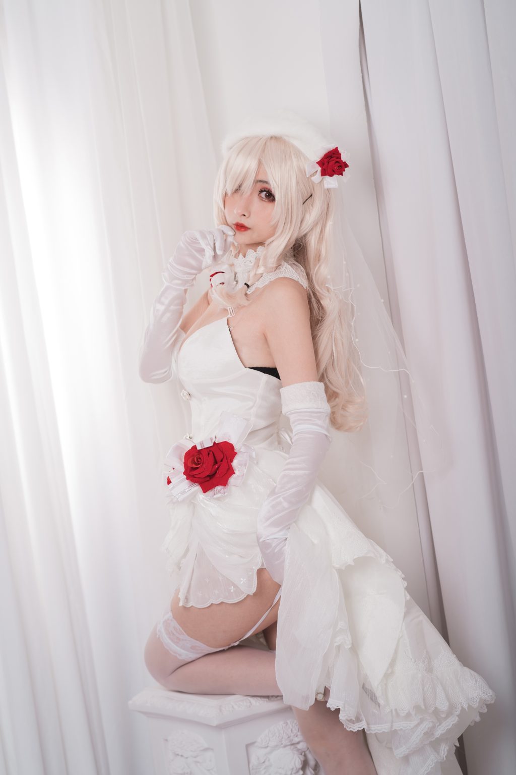 Watch sexy Coser@rioko凉凉子 Vol.001: G36c花嫁 photos