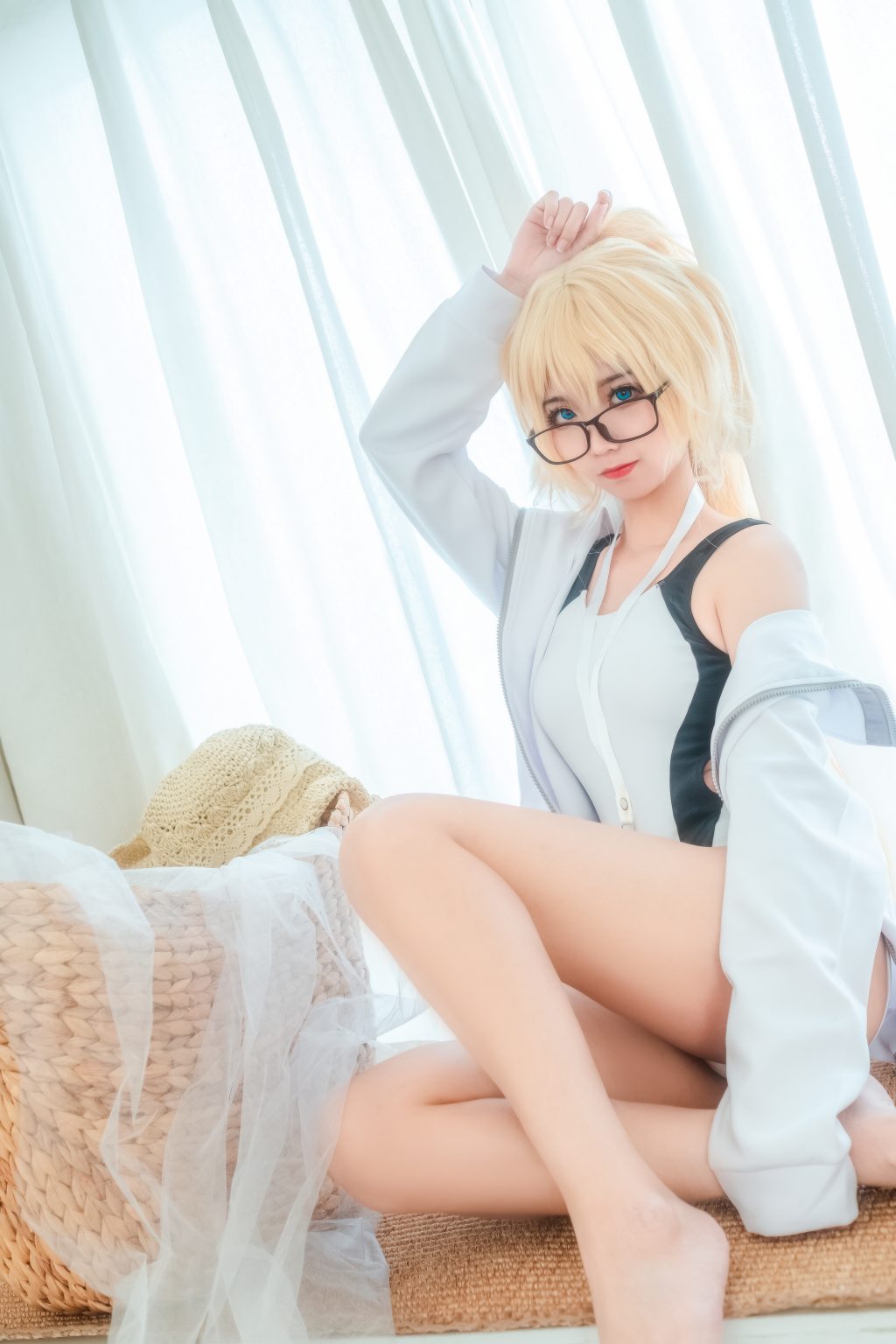 Watch sexy Coser@蠢沫沫 (chunmomo) Vol.040: 贞德 photos