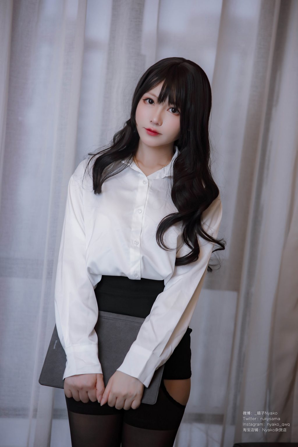 Watch sexy Coser@Nyako喵子: 隣のやばいお姉さん OL photos