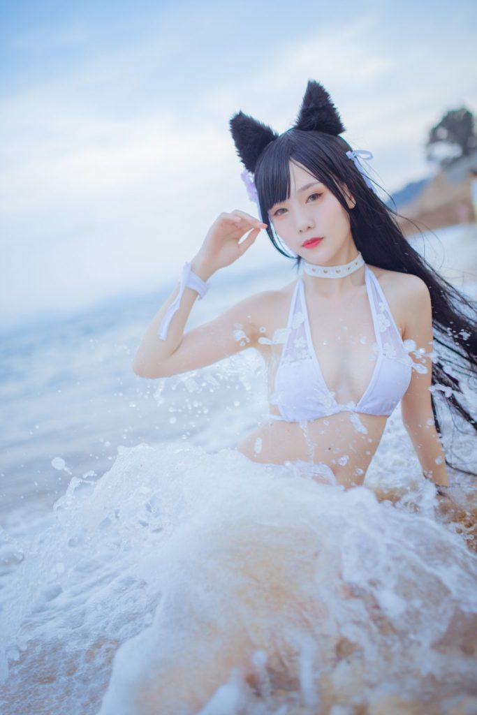 Coser@抖娘-利世: 獒犬海边泳装