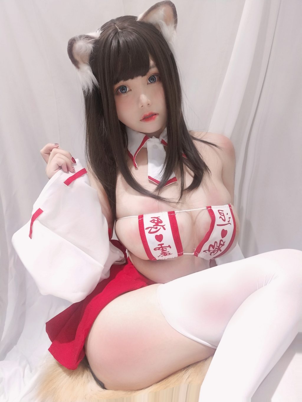 Watch sexy Coser@蜜汁猫裘 Vol.033 photos