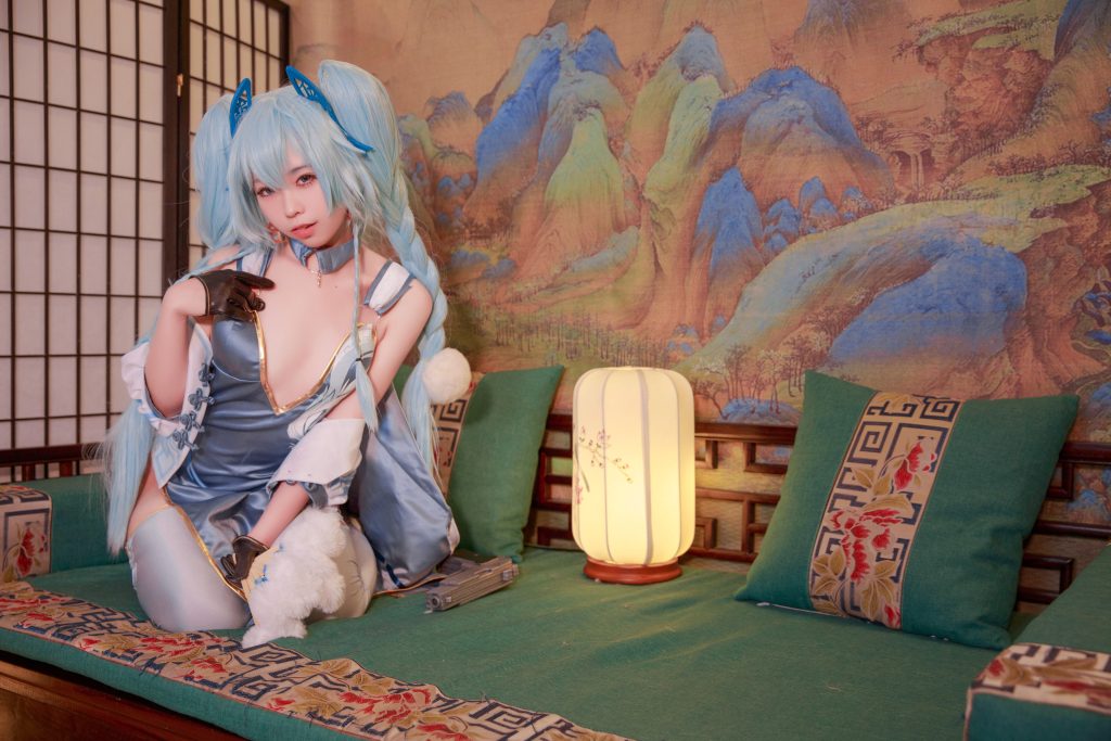 Watch sexy Coser@G44不会受伤 Vol.003: pa15旗袍 翠雀媚 photos