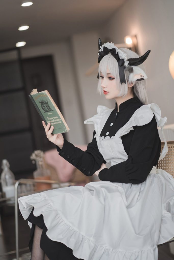 Coser@rioko凉凉子 Vol.063: 贴心的奶牛女仆