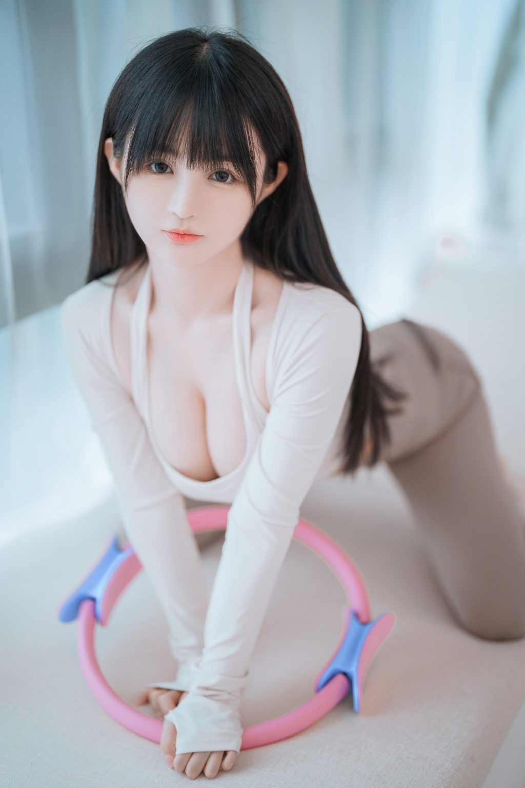 Watch sexy Coser@桜井宁宁 Vol.051: 瑜伽妹妹 photos