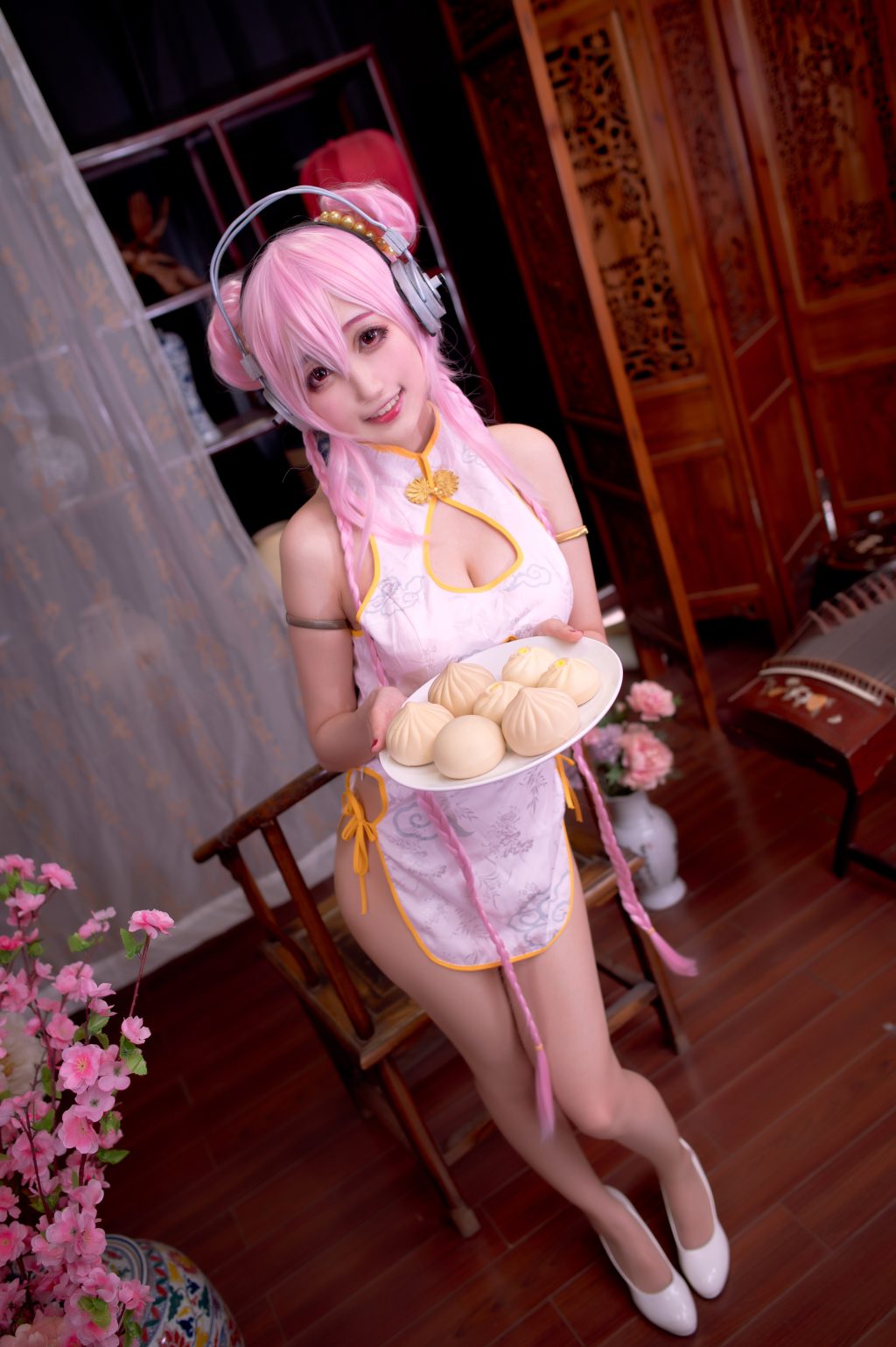 Watch sexy Coser@周叽是可爱兔兔 Vol.030: 旗袍索尼子 photos