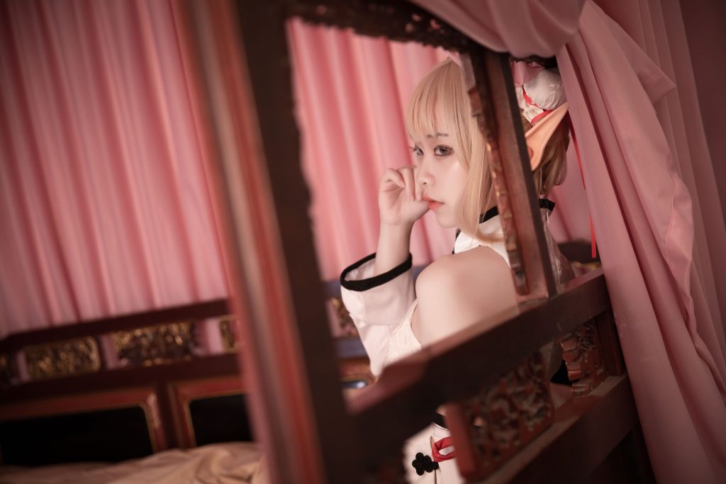 Watch sexy Coser@G44不会受伤 Vol.081: 水兰儿白旗袍 photos