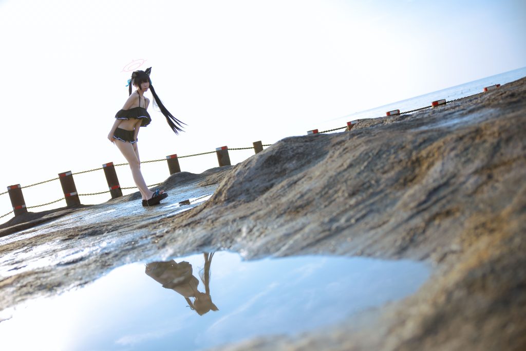 Watch sexy Coser@G44不会受伤 Vol.085: 碧蓝档案 黑見芹香 海边泳装 photos