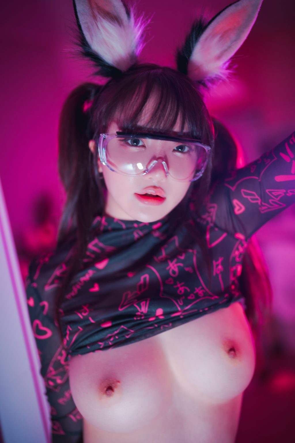 Watch sexy DJAWA Photo – Son Ye-Eun (손예은): “Retro Gaming Girl” photos