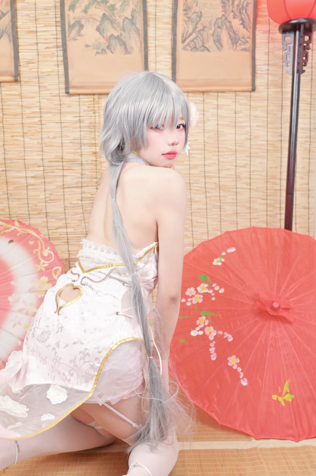 Watch sexy Coser@黏黏团子兔: 洛天依芒种旗袍 photos