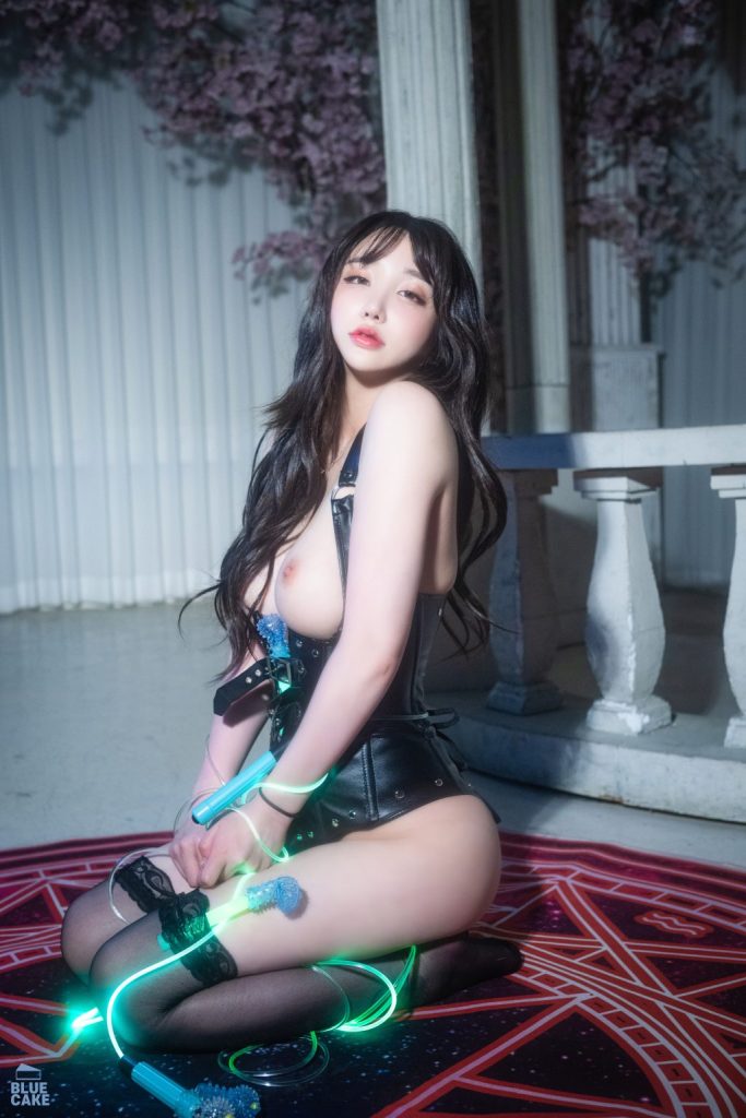 [BLUECAKE] Son Ye-Eun (손예은): Tentacle Bukkake