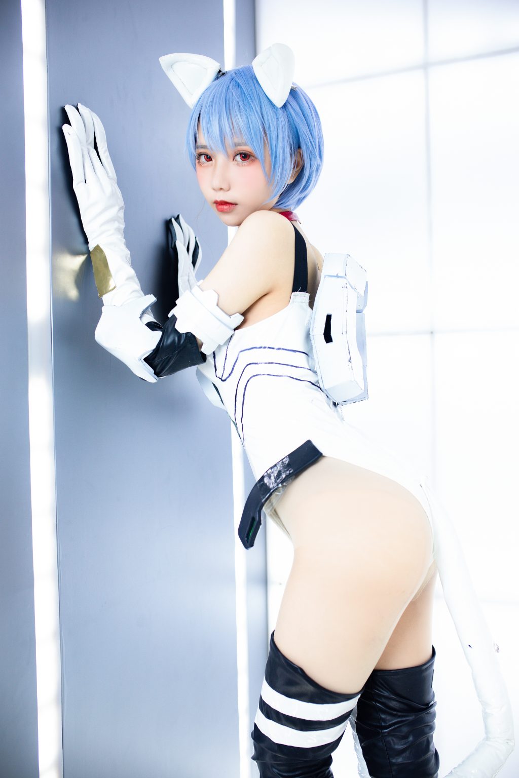 Watch sexy Coser@果咩酱w Vol.004: 绫波丽 photos