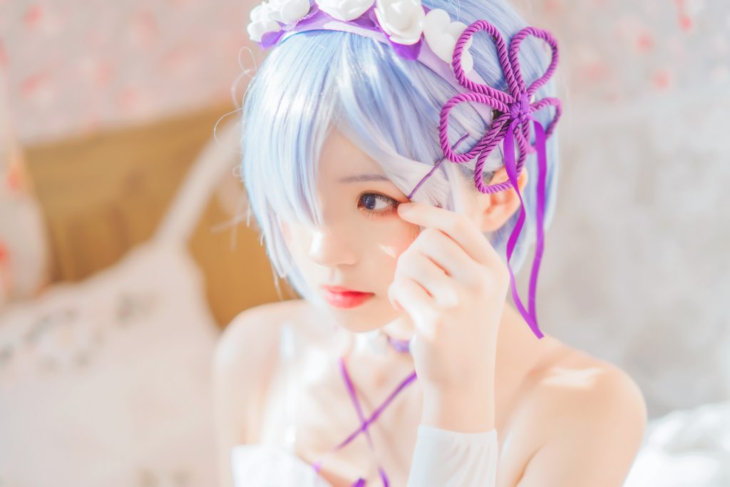 Watch sexy Coser@桜桃喵 Vol.037: 蕾姆小睡裙 photos