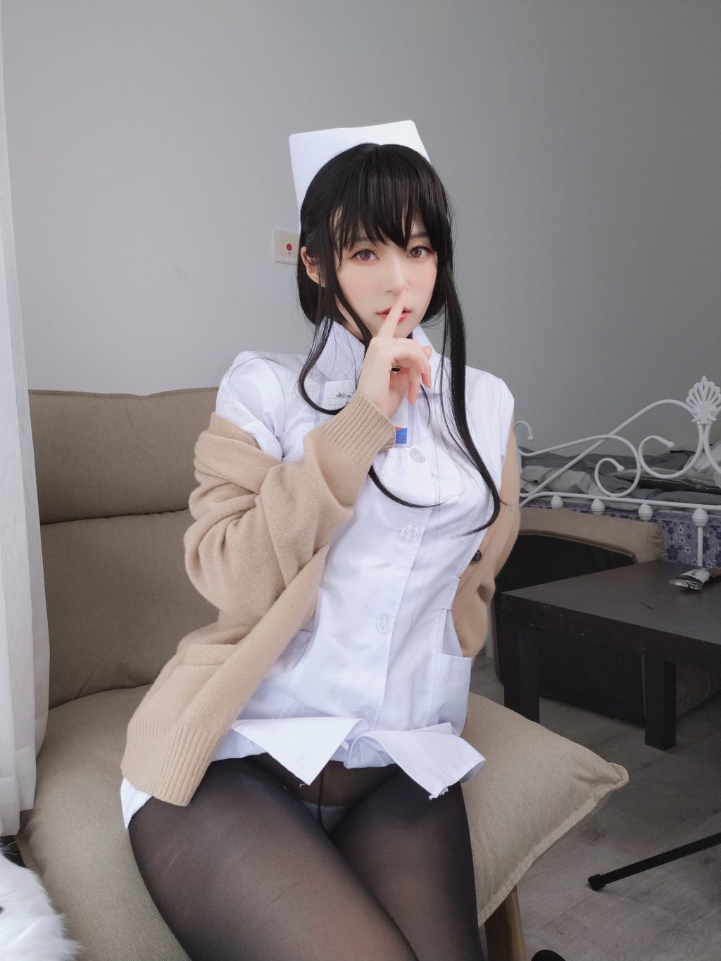 Watch sexy Coser@白银81: 长发小护士 photos