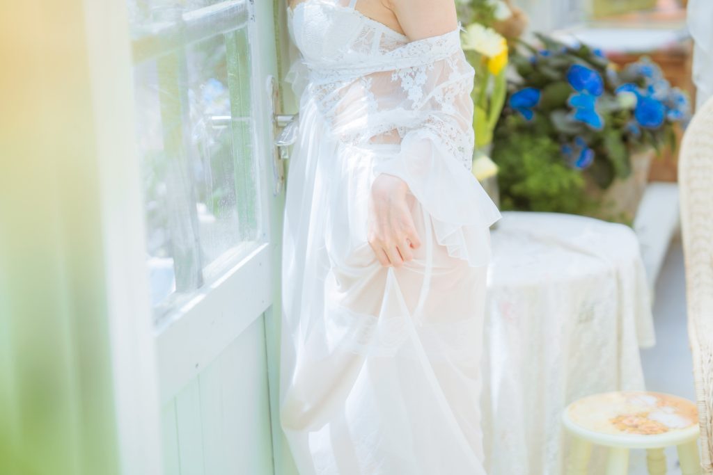 Watch sexy Coser@香草喵露露 No.005: 玻璃房少女 photos