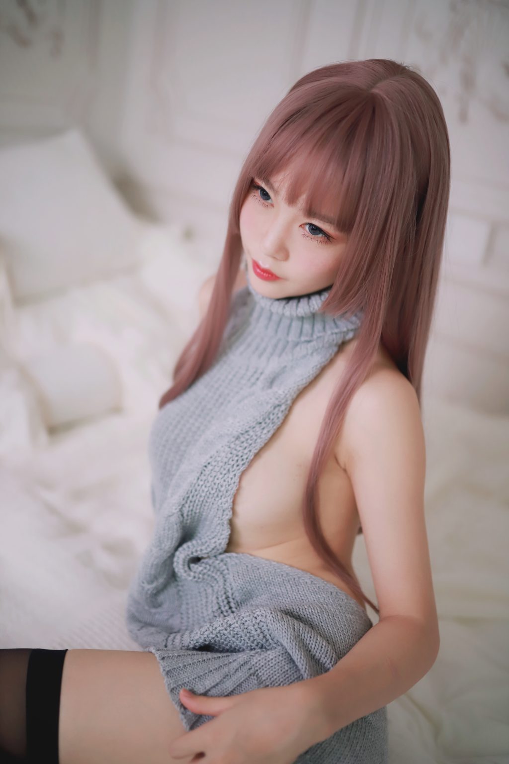 Watch sexy Coser@抖娘-利世: 毛衣 photos