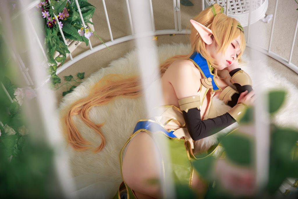 Watch sexy Coser@G44不会受伤 Vol.025: 精灵村 photos