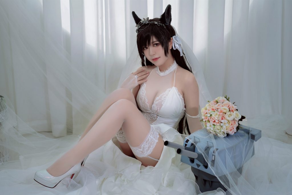 Watch sexy Coser@半半子: 爱宕花嫁 photos