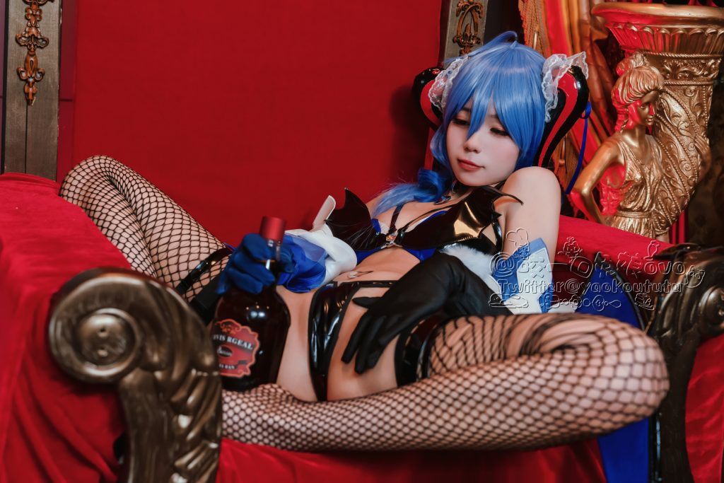 Watch sexy Coser@黏黏团子兔: 甘雨魅魔 photos