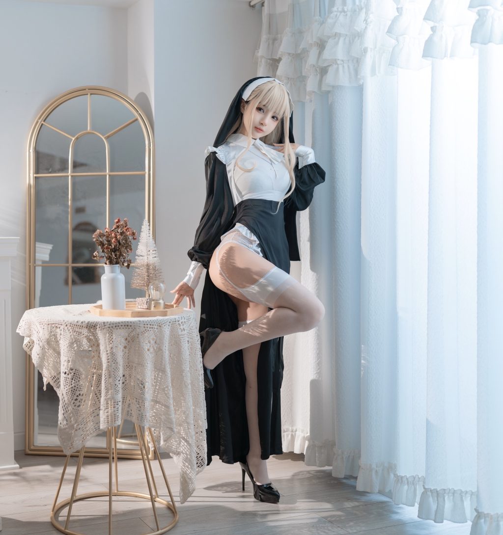 Watch sexy Coser@桜井宁宁 Vol.037: 修女 photos