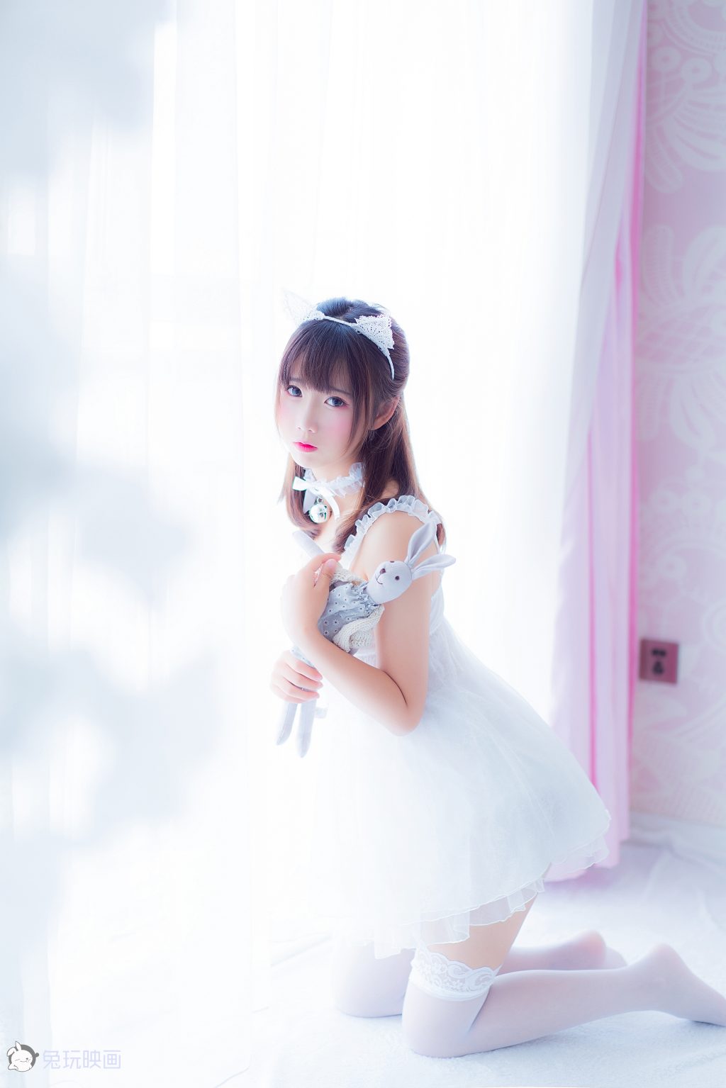 Watch sexy Coser@面饼仙儿 No.002: 吊带睡衣 photos