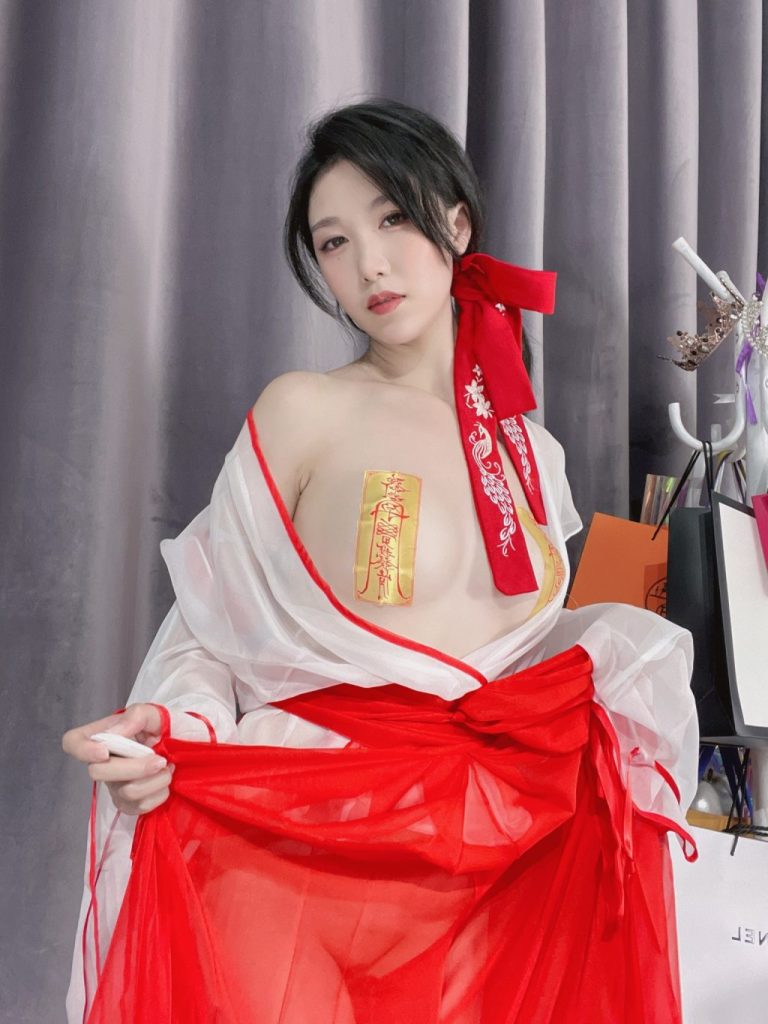 Coser@抖娘-利世 Vol.070: 驱邪师