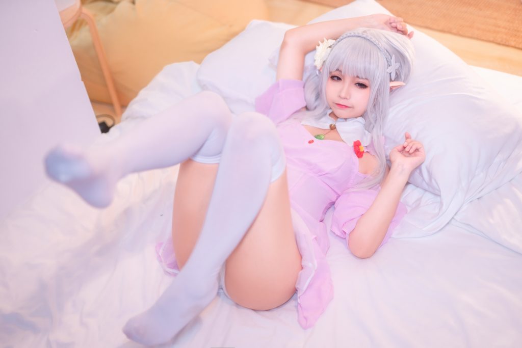 Watch sexy Coser@蠢沫沫 (chunmomo) Vol.013: 粉睡衣 photos