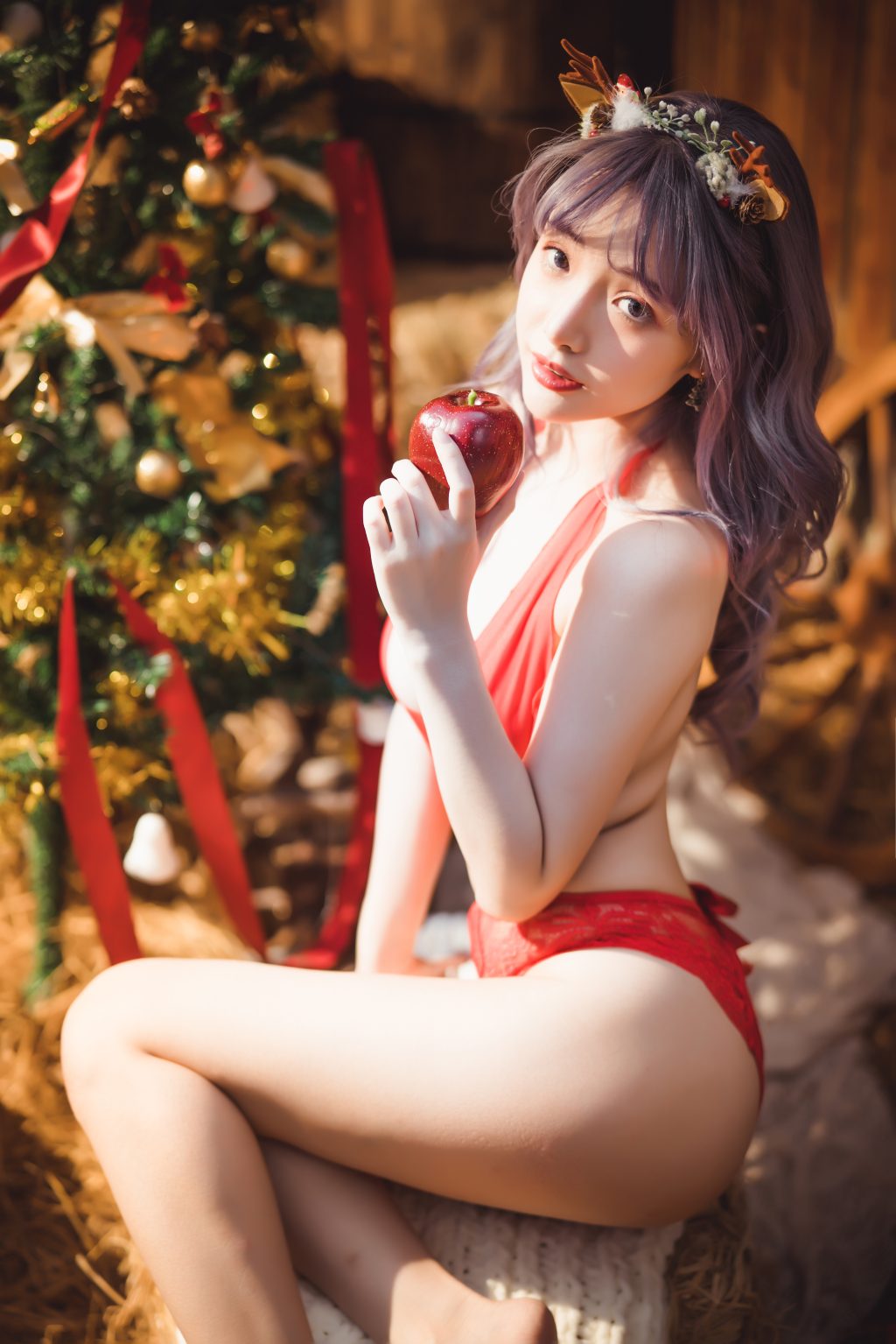 Watch sexy Coser@雯妹不讲道理 No.048: 2020圣诞 photos