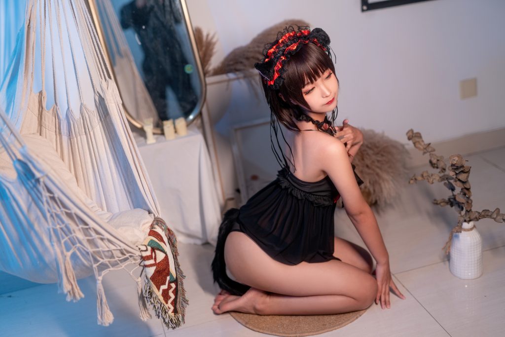 Watch sexy Coser@蠢沫沫 (chunmomo) Vol.053: 黑睡裙 photos