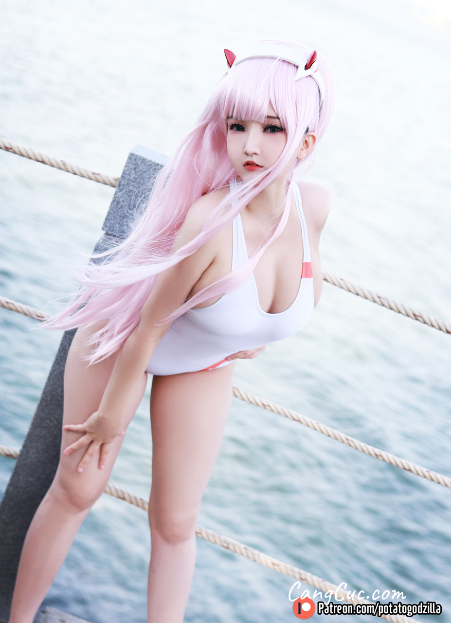 Watch sexy Coser@Potato Godzilla – Zero Two Swimsuit photos