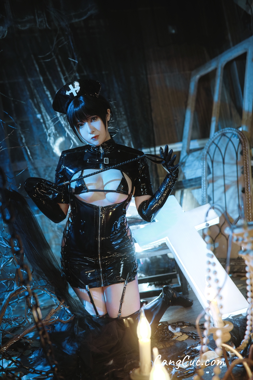 Watch sexy Coser@小容仔咕咕咕w Vol.003 黑暗护士 photos