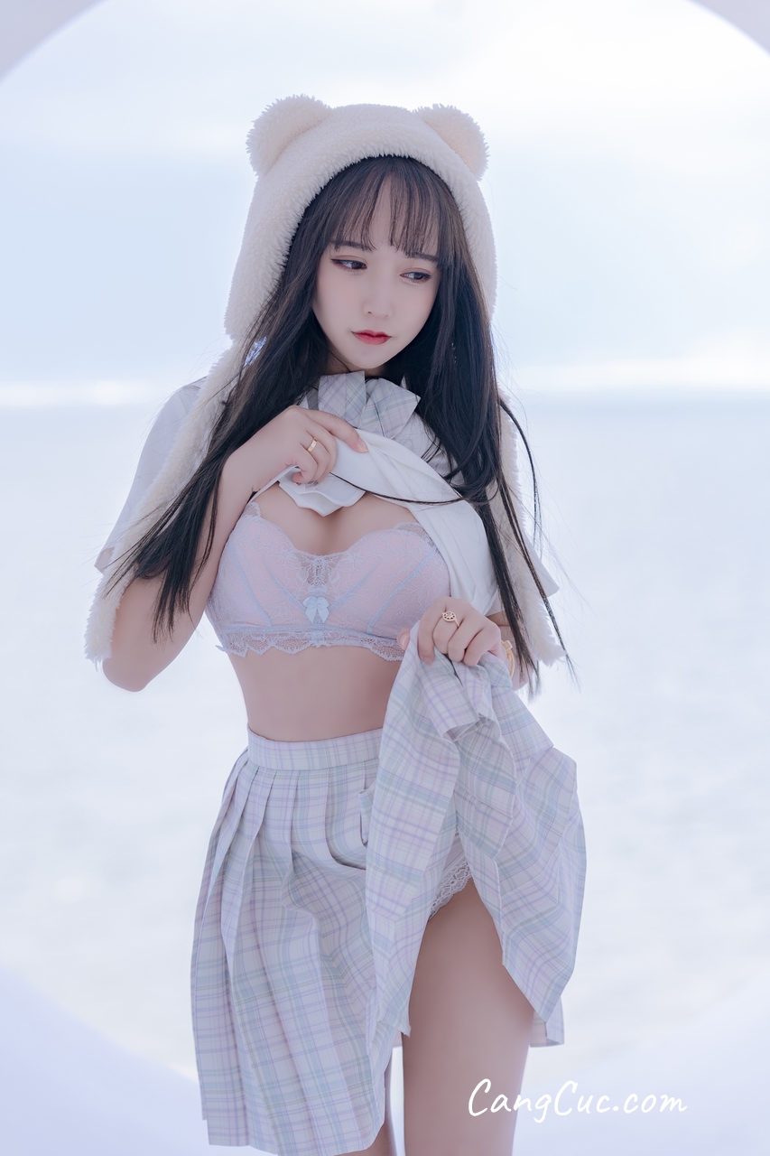 Watch sexy Coser@过期米线线喵 天台JK photos