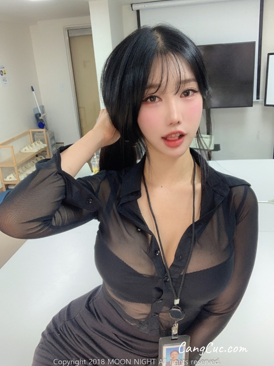 Watch sexy [Moon Night Snap] Yunjin – In The Office photos