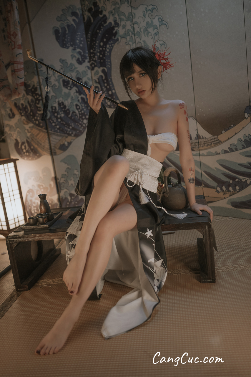 Watch sexy Coser@您的蛋蛋 – 黑帮大小姐 photos