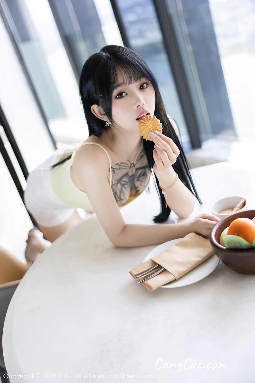 Watch sexy XiaoYu Vol.1047 奶瓶 photos