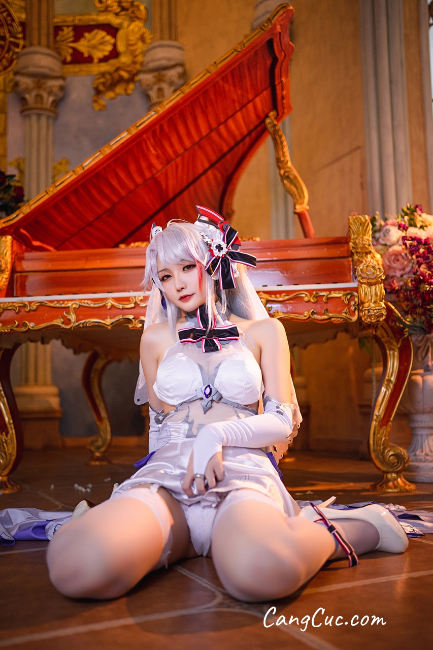 Watch sexy Coser@星之迟迟Hoshilily – 秘密花园 欧根婚纱 photos